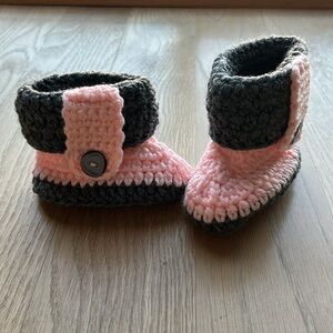 Brand new knitted baby booties